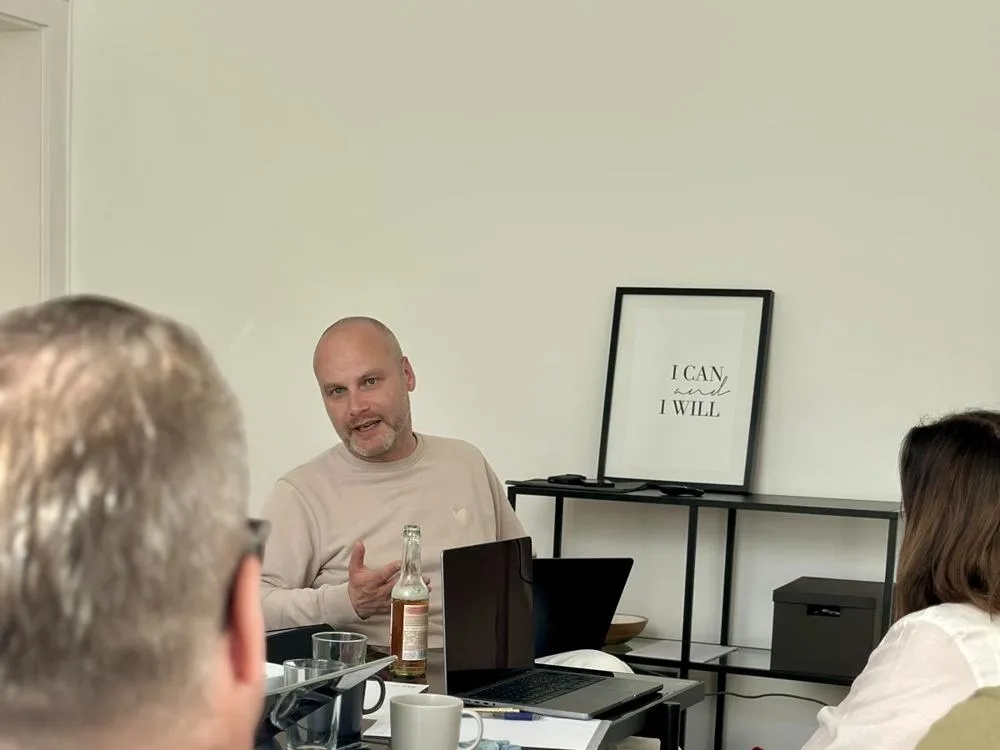 David Hirschhäuser im Workshop mit Teilnehmern